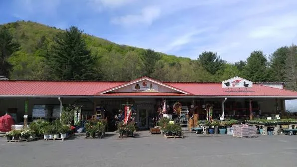 The Gateway Farm & Pet storefront on Route 20 in Huntington, MA
